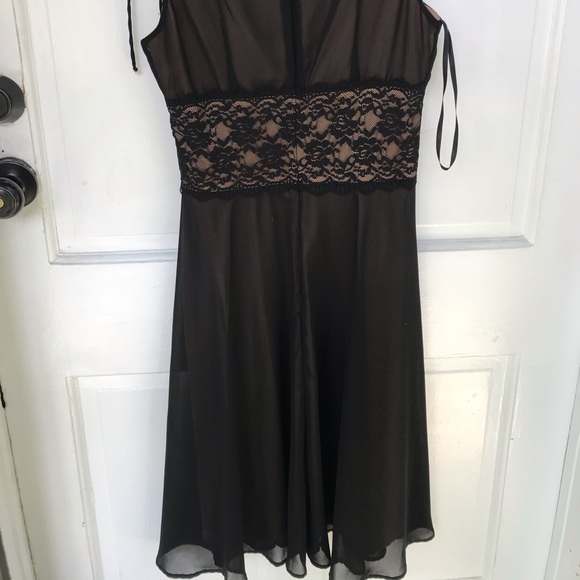 Gorgeous Black Overlay Formal Lace Dress - Picture 12 of 15